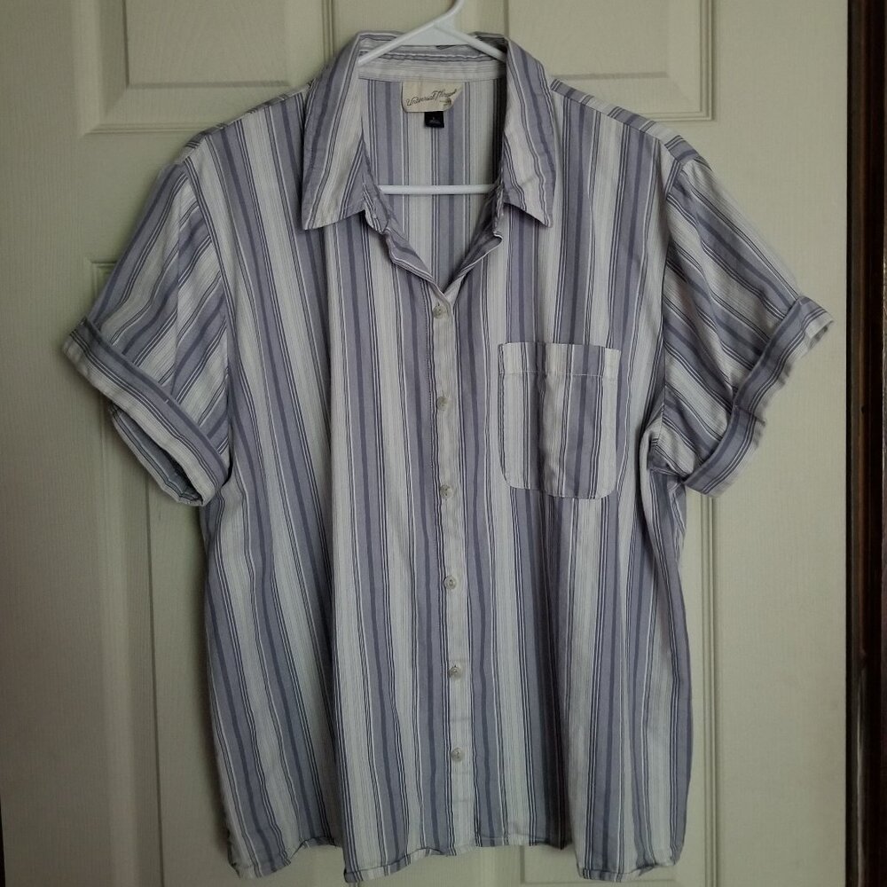 UNIVERSAL THREAD SHORT SLEEVE BUTTON DOWN SHIRT